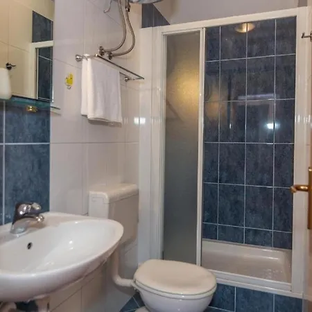 And With Parking Space - 27910 Pensionat 3*